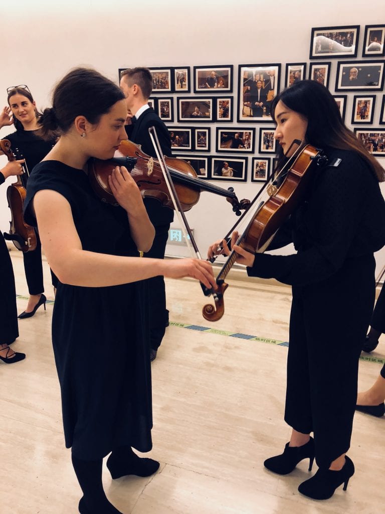 L-R: Violists Alexandra Orr and Young-jin (Katie) Ko backstage in Shanghai. By Paul Dalgarno.