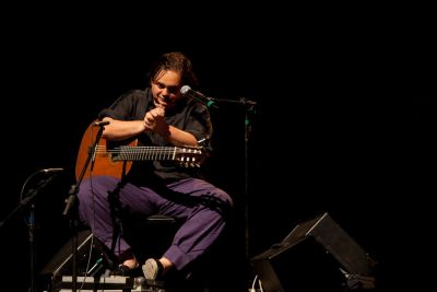 Image of Yamandú Costa playing Guitar