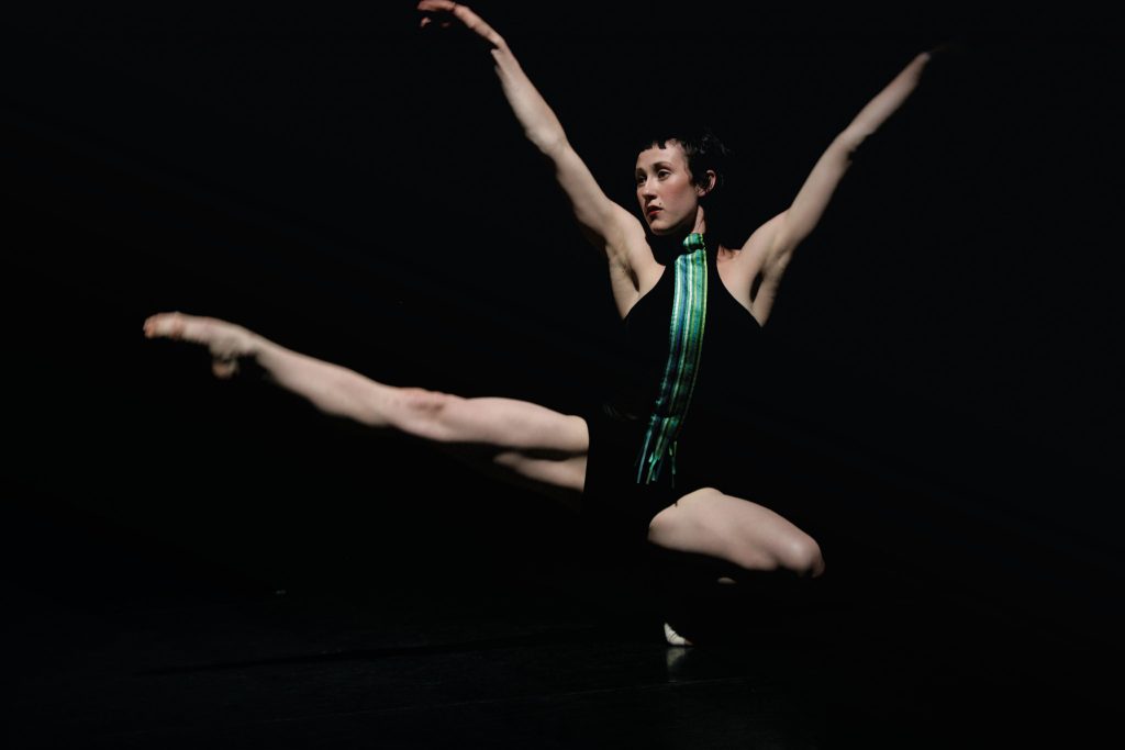 Harriet Ritchie, 2004, in 4 Phase. Choreography by Anna Smith. Image by Jeff Busby.