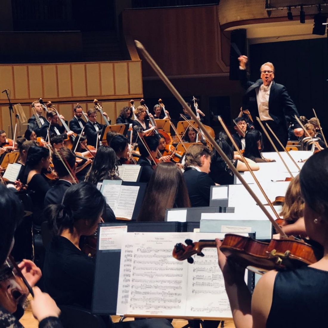 Associate Professor Richard Davis takes the University of Melbourne Symphony Orchestra through its paces in Singapore during its first international tour in 2018. By Paul Dalgarno.